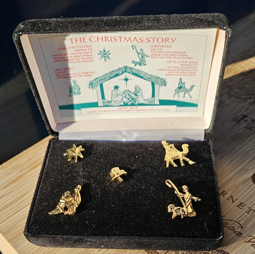 5 For $25 Gold tone Nativity Pins